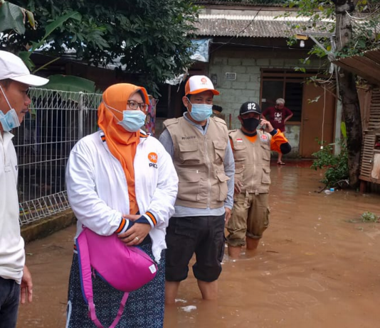 Legislator PKS Tangsel Turun Langsung Bantu Korban Banjir